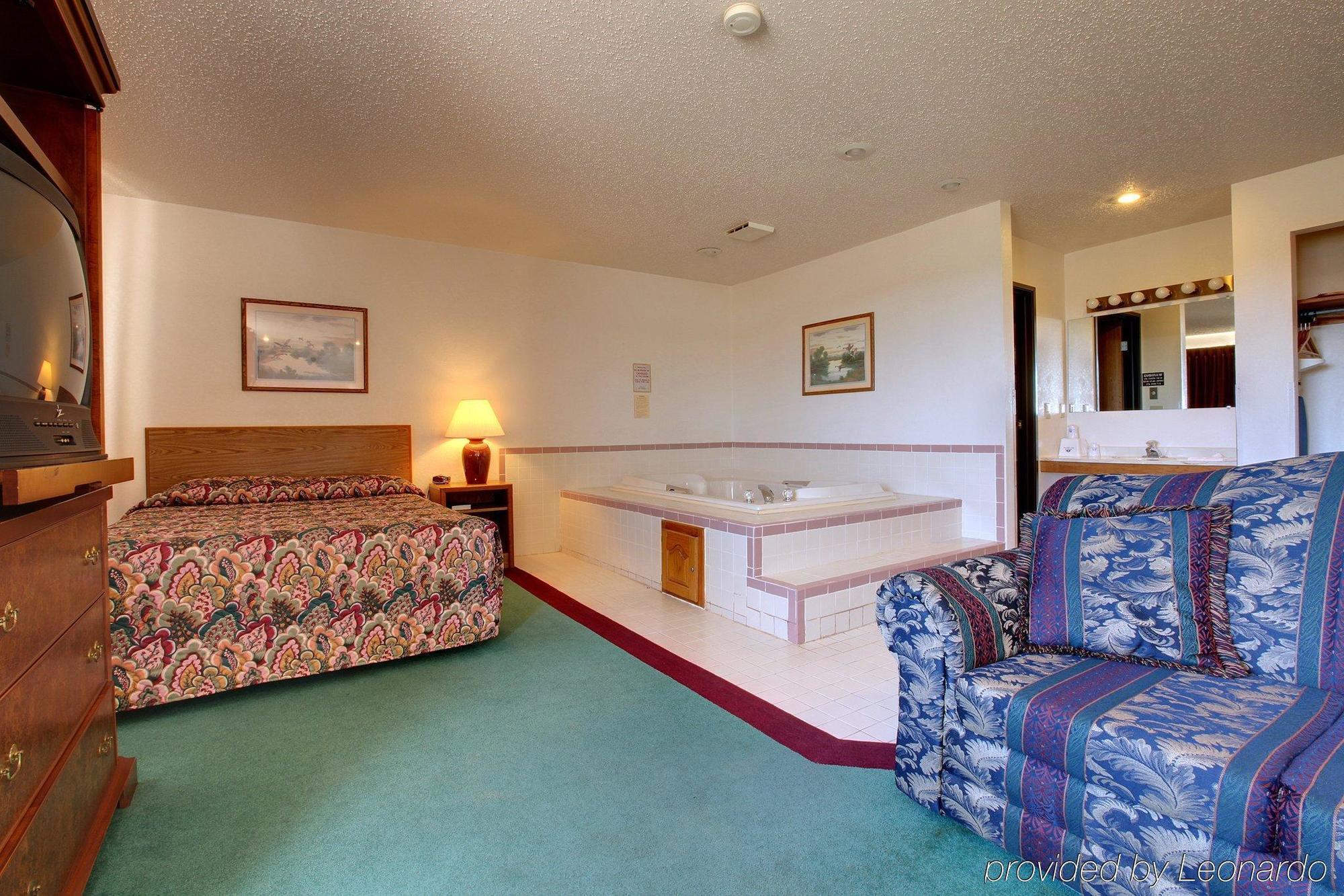 Americas Best Value Inn & Suites Cassville Roaring River Oda fotoğraf