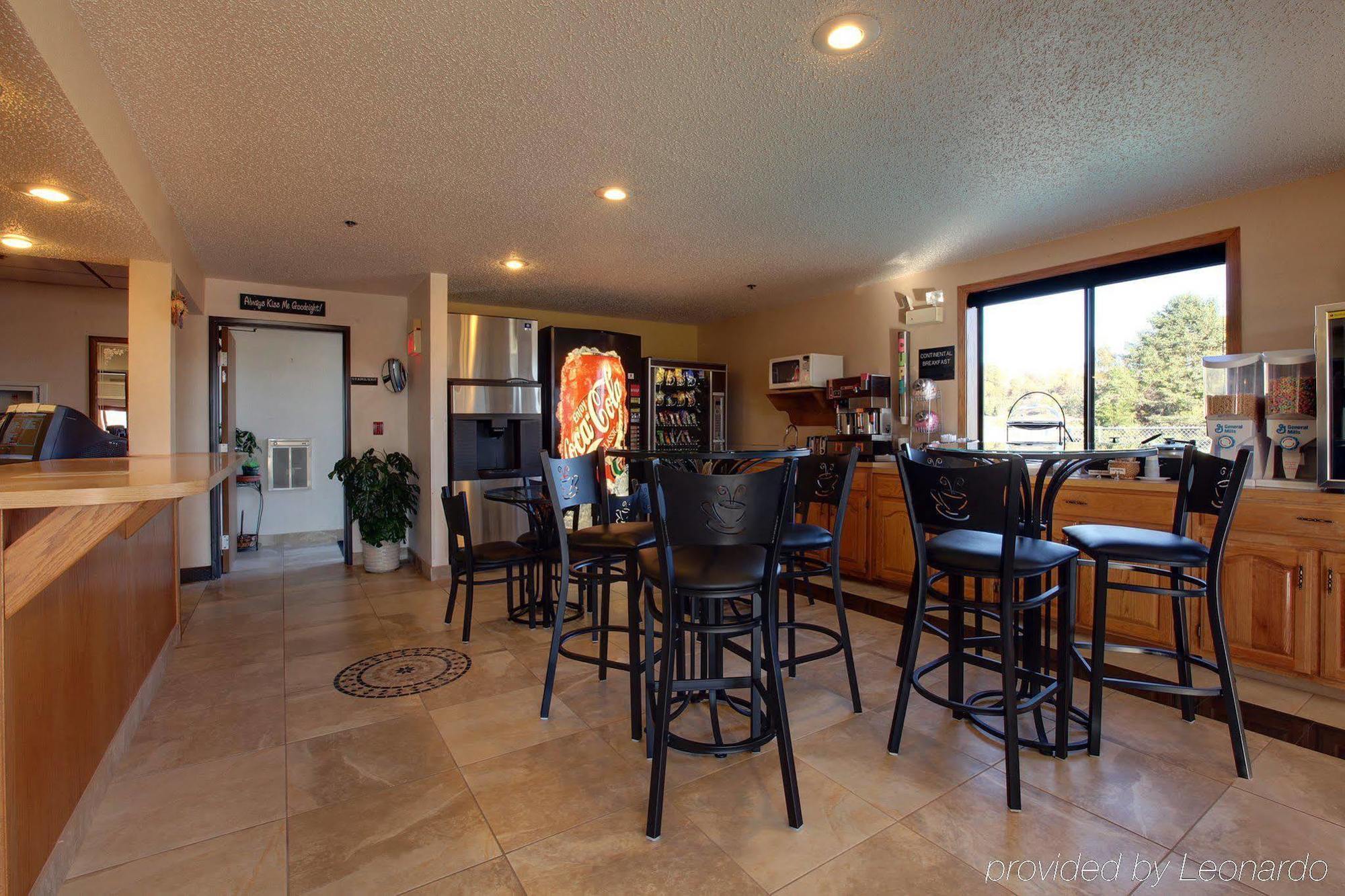 Americas Best Value Inn & Suites Cassville Roaring River Restoran fotoğraf